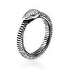 Guerrero de acero Hombres europeos y americanos Anillo retro creativo de acero inoxidable Anillo de serpiente codiciosa de acero de titanio Joyería al por mayor