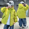 Roupas Infantis Novas para Meninos 2026 Roupa Infantil para Exterior Primavera e Outono Roupa para Meninos Grandes Jaqueta Corta-vento Roupa para Exterior Roupa de Montanhismo Top