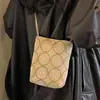 Bolsa Bordada Feminina 2026 Nova Outono Nicho Exquisite para o Dia a Dia Bolsa de Ombro Único Super Quente Moda Bolsa Transversal para Celular