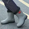 Botas de lluvia hasta la pantorrilla para hombre, botas de lluvia antideslizantes, zapatos impermeables estilo coreano, botas de agua de pesca de moda, zapatos de goma duraderos para adultos para lavar el coche