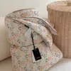 Colcha de punto estilo INS con diseño de nube de dibujos animados para primavera y otoño, colcha de invierno suave y cálida con borde enrollado, lavable a máquina, adecuada para uso en dormitorio