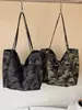 Bolsa Tote Camuflada Fashion 2026 Novo Modelo Grande Capacidade para o Trabalho Casual Simples Feminina Tendência de Ombro e Mão