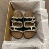 Chinelos Femininos de Verão para Exterior 2025 Novo Estilo Super Populares Sapatos Parecidos com Birkenstock com Solas Grossas, Aumentam a Altura, Perfeitos para Combinar com Vestidos, Chinelos Frescos