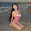 Nuevo traje de baño bikini de una pieza estilo ins retro americano a cuadros rojos sin espalda con amarre, puro deseo, de alta gama