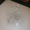 Pendientes Geométricos Largos con Borlas Super Brillantes de Lujo Ligero Moda Europea y Americana Nicho Elegantes de Gama Alta Pendientes Versátiles para Celebridades de Internet para Mujeres