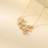 Yuebao Jewelry Plata de Ley S925 Chapada en Oro Cadena para Clavícula de Tres Flores Diseño Delicado para Chica Nicho Collar Venta Caliente al por Mayor