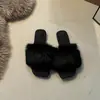Chinelos peludos estilosos para mulheres, adequados para uso externo no outono de 2026, chinelos planos antiderrapantes do dia a dia com um toque de luxo