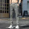 Jeans Masculino Slim Fit Stretch de Outono 2026 de Alta Qualidade de Hong Kong, Calças Casuais Longas Masculinas, Calças Masculinas Frescas de Seda de Gelo