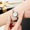 Relógio de Pulso Feminino Estilo Ins, Relógio de Quartzo Simples Versátil da Moda para Estudantes, Superfície Lisa Pulseira Fina Relógio de Pulso Grátis