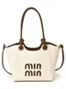 Bolso Pequeño Exquisito Versátil para Mujer 2026 Nuevo Invierno Nicho Retro Bolso de Mano Simple para Viajar Bolso Cruzado