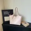 Bolso Tote Grande de Alta Gama 2026, Bolso de Hombro Cruzado Moderno y Versátil con Lindo Colgante de Oso de Dibujos Animados