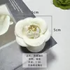 Broche de Camélia Suiqi: Pequeno Acessório Difusor de Tecido Floral Estilo Chanel, Ornamento de Broche Simples e de Alto Padrão