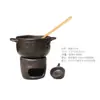 Hot Pot de Carne Famoso na Internet com Fogareiro Cerâmico Único em Formato de Pé e Louças Cerâmicas em Estilo Rústico para Preparação do Hot Pot