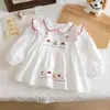 Camisa bordada de dibujos animados para niños de primavera y otoño, nuevo estilo 2026 con mangas abullonadas pequeñas, top versátil de muñeca con cuello de princesa para niña, manga larga