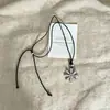 Colar Longo de Cordão Preto Ajustável com Flor de Prata Estilo Coreano para Mulheres, Corrente de Suéter com Design Vintage de Nicho
