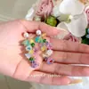 Sussurros de Lírio-do-Vale~ Flor de Lírio-do-Vale Colorida Dopamina de Início de Primavera Brincos Super Delicados Tipo Fada para Mulheres Brincos de Tarraxa para Férias na Praia