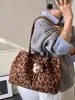 Bolsa de Axila em Camurça Coreana para Mulheres 2025 Nova Tendência Outono e Inverno Bolsa Tote Retrô Bolsa Simples de Grande Capacidade para o Dia a Dia