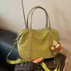 Bolsa de Ombro e Transversal Versátil Leve de Design de Nicho de Grande Capacidade, Moda Simples 2026 para o Trabalho