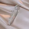 Pulsera Doble Capa de Zirconia Galvanizada en Oro Real de 18 Quilates con Diseño Minimalista, Estilo Nicho, Lujo Ligero, Sensación de Alta Gama, Joyería Versátil