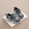 Tênis Esportivo Infantil 2026 Novo Modelo de Primavera Malha Respirável Sapatos Estilo Pai para Crianças Solado Macio Tênis de Corrida para Exterior para Crianças Mais Velhas