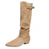 Botas de Mujer en Stock~Botas Largas Atmosféricas Otoño/Invierno Punta Fina Gamuza Arrugadas Hebilla Tacón Bajo Botas de Caballero Estilo Western