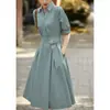 Vestido Trench Coat Estiloso de Moda Verão 2026 com Estilo Workwear, Lapela e Cintura com Amarração para Mulheres