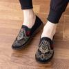 2022 Año del Tigre Bordado Año Nuevo Primavera Zapatos Hanfu Antiguos Retro Zapatos de Tela Bordados Antiguos de Beijing Zapatos Sociales Zapatos de Hombre y Mujer