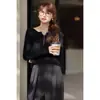 Camiseta básica blanca de cuello en V para mujer, nuevo estilo de otoño, suéter dulce, corte ajustado, top de punto interior favorecedor para mujer