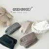 Leggings de invierno para niños de alta elasticidad, nuevo para otoño, con rayas verticales, protección catiónica en la cintura, ropa exterior elegante, con pies, venta al por mayor de fábrica