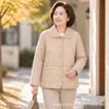 Chaqueta ligera de algodón para mujer de otoño e invierno, en stock para venta al por mayor, con cuello pequeño, acolchado en forma de calabaza y bolsillos laterales para ir al trabajo