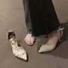 Elegantes Saltos Altos de Uma Tira para Mulheres 2023 Corrente Pérola Metal de Alto Valor Sapatos Únicos Primavera Verão Celebridade da Internet Fada