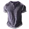 Camiseta Polo Masculina Minimalista 3D de Verão, Top com Estampa Texturizada 3D e Gola V de Manga Curta, Caimento Casual, Respirável