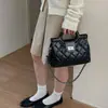 Bolso pequeño para el trabajo, bolso pequeño acolchado con cadena estilo Chanel para mujer, nuevo bolso de hombro y cruzado para ir al trabajo de otoño 2026