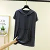 Nova Camiseta com Capuz de Modal de Verão Feminina Redutora de Idade Manga Curta Solta Casual Simples Bolso Tamanho Grande Top