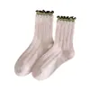 Meias longas femininas para outono e inverno, estilo college, doces, com punho duplo, borda franzida com renda, comprimento até o meio da panturrilha, feitas de algodão penteado