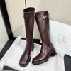 Botas Altas de Tacón Alto con Punta Cuadrada Retro 2026 Otoño/Invierno Adelgazantes para Piernas Aumentadoras de Altura Piel Suave Botas Altas Versátiles para el Trabajo Botas Adelgazantes