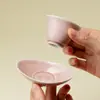 Ino Kuisong Conjunto de Porta-Copos para Xícara de Chá Vermelho Feijão Claro Jingdezhen Esmalte de Cor Única Rosa Fumaça Xícara para Degustação de Chá Porta-Copo Anti-Escaldante Xícara de Chá