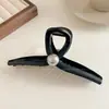 Grampo de cabelo de tubarão de luxo extra grande para mulheres, novo modelo de alta qualidade 2026, grampo de cabelo com pérolas estilo coreano versátil atacado