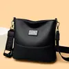 Bolsa transversal estilo balde cor pura atacado mais vendida grande capacidade bolsa de ombro único bolsa para mãe de meia-idade bolsa de mão