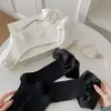 Medias negras puras con volantes plisados y boca de burbuja giratoria tridimensional cosidas a mano Calcetines de mujer de personalidad INS para pasarela Otoño e Invierno