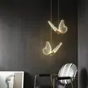 Candelabro de mariposa, minimalista moderno, lujo ligero, candelabro de mesita de noche para dormitorio, candelabro creativo de línea larga para pasillos y restaurantes, creando un ambiente atmosférico