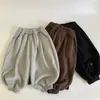 Pantalones casuales para niños estilo coreano, nueva colección otoño 2026, pantalones de tobillo cónico, corte holgado, pantalones largos versátiles para bebés