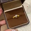 El Mismo Estilo que el Anillo Flotante con Incrustaciones de Diamantes Cepillado Color Oro Arena de la Tienda Puzuo Gold para Mujer, con un Diseño de Nicho y una Sensación de Alta Gama, Versátil para el Dedo Índice