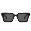 Nueva versión de las gafas de sol cuadradas retro de pierna ancha favoritas de los influencers con protección UV, a la moda y tendencia para fotografía callejera