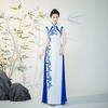 Cheongsam de Luxo 2025 Novo Melhorado Longo Azul e Branco Estilo Chinês Elegante Emagrecedor Visual Performance de Passarela Vestido de Banquete