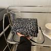 Bolsa de ombro pequena quadrada, estilo coreano, com estampa de leopardo, estilo artístico e estiloso, primavera 2025, moda retrô, para deslocamento diário