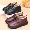 Botas de Neve de Moda Nova de Inverno com Forro de Lã, Espessadas para Aquecimento, Couro Impermeável Slip-On Sapatos de Algodão com Solado Macio para Mulheres