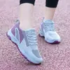 Tênis feminino de malha, coleção primavera/verão, sapatos casuais baixos estilo Pequim, tênis de malha respirável, tênis de corrida com sola macia para estudantes, atacado