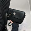 Bolsa Quadrada Pequena Transversal de Ombro Único com Fecho Redondo Dourado Feminina 2024 Nova Moda Popular Deste Ano Bolsa Transversal Multiuso Moderna