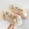 Sapatos de Princesa de Couro para Meninas, Respiráveis de Verão com Solado Macio, Novo Modelo Primavera 2026, Sapatos Individuais para Meninas Pequenas com Laço e Strass